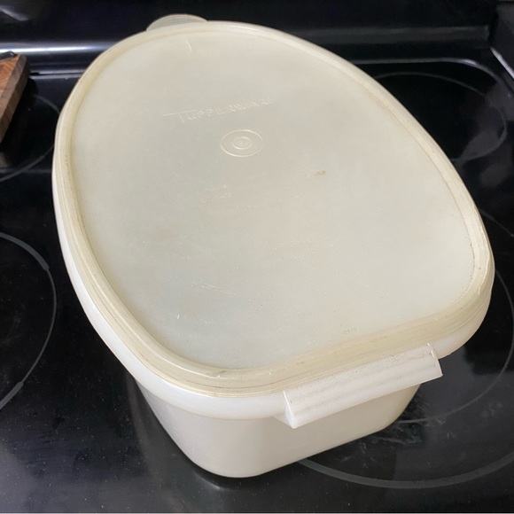 Tupperware Keeper - Picture 3 of 6